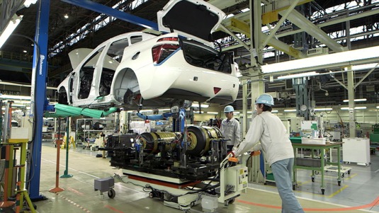 Na výrobě jednoho kusu vodíkového auta Toyota Mirai se podílí 13 techniků.