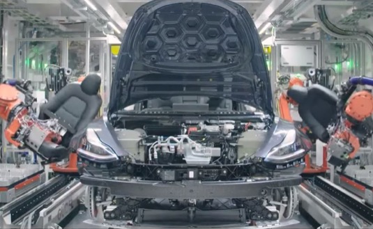 auto elektromobil Tesla Model 3 výroba