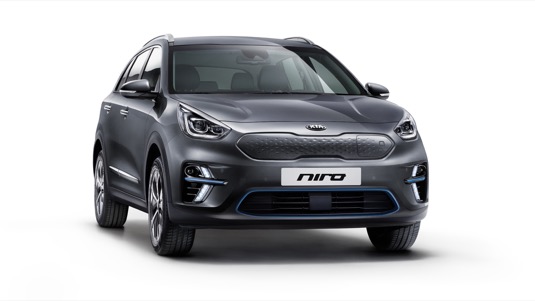 Nová Kia e-Niro díky vysokokapacitní lithium-polymerové baterii 64 kWh nabízí jízdní dosah až 485 km na jedno nabití. Homologovaná dojezdová vzdálenost ve městě je až 615 km.