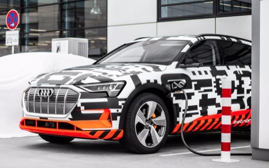 auto elektromobil Audi e-tron