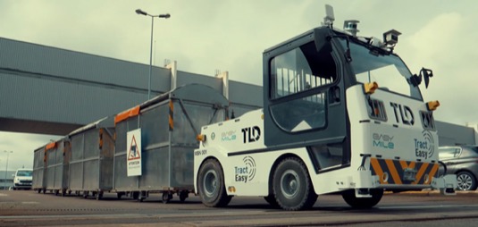 Výrobní závod skupiny PSA v Sochaux testuje možnost automatizace části svých logistických toků. V rámci závodu se zcela samostatně pohybuje tahač se samočinným řízením pro průmyslové účely „TractEasy“.