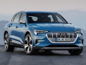 Značka se čtyřmi kruhy spouští světovou premiérou modelu Audi e-tron svou ofenzivu v oblasti elektrifikace. Audi bude do roku 2025 nabízet na nejdůležitějších trzích celého světa dvanáct automobilů se zcela elektrickým pohonem a elektrifikované modely se budou podílet na celkovém prodeji přibližně jednou třetinou.