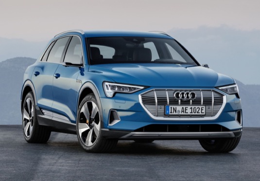 Značka se čtyřmi kruhy spouští světovou premiérou modelu Audi e-tron svou ofenzivu v oblasti elektrifikace. Audi bude do roku 2025 nabízet na nejdůležitějších trzích celého světa dvanáct automobilů se zcela elektrickým pohonem a elektrifikované modely se budou podílet na celkovém prodeji přibližně jednou třetinou.