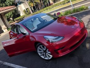 auto elektromobil Tesla Model 3