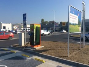 Kaufland působí v 7 zemích Evropy: v Německu, České republice, na Slovensku, v Polsku, Chorvatsku, Rumunsku a Bulharsku. Provozuje více než 1 230 prodejen, masozávody a logistická a distribuční centra. Zaměstnává více než 150 500 lidí.