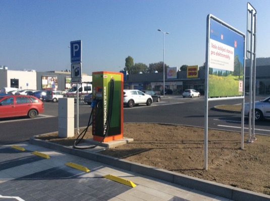 Kaufland působí v 7 zemích Evropy: v Německu, České republice, na Slovensku, v Polsku, Chorvatsku, Rumunsku a Bulharsku. Provozuje více než 1 230 prodejen, masozávody a logistická a distribuční centra. Zaměstnává více než 150 500 lidí.