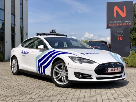 Elektromobily Tesla Model S slouží jako policejní vozy v Belgii