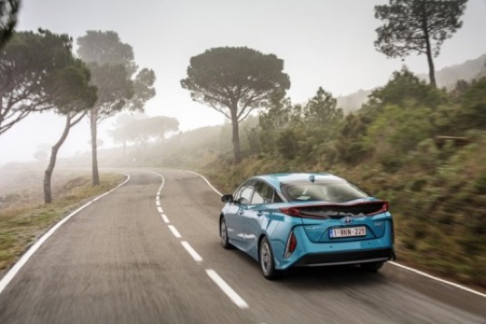 Hybridní vozy jsou podle výsledků testování mnohem šetrnější k životnímu prostředí proti automobilům s konvenčním benzinovým nebo dieselovým motorem. Překvapení!
