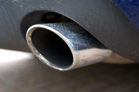 auto výfuk diesel