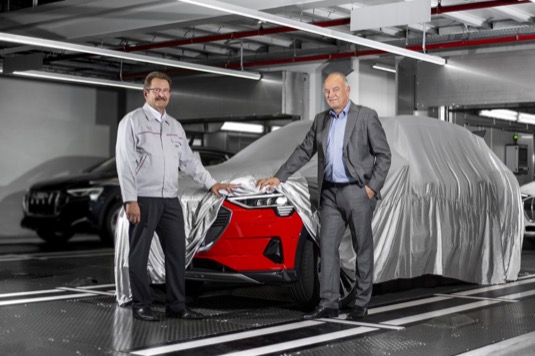Audi představí elektromobil poprvé bez maskování ve světové premiéře 17. září v San Francisku.
