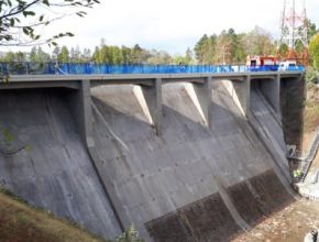 V letech 1992-1996 proběhla ve stejné lokalitě výstavba nové, moderní přečerpávací elektrárny, která využívá původní horní nádrž na Homoli a z velké části také původní ocelové přivaděče (průměr potrubí 1,7-2 metru, délka 590 metrů) i části elektrorozvodného zařízení.