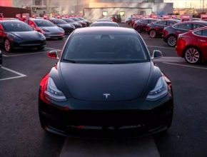 auto elektromobily Tesla Model 3 uvedení