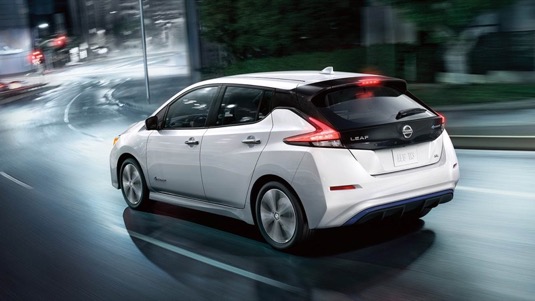 Nová generace elektromobilů - jako je tento nový Nissan Leaf - právě přichází na trh a pomáhá rapidně zvyšovat zájem o tento typ vozů.