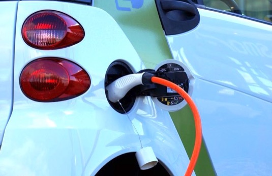 Zdá se, že elektromobily se konečně dostávají do pozornosti státních kontrolních orgánů. Mezi prvními je ČOI.