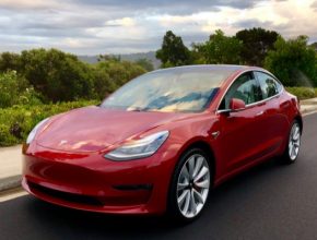 auto elektromobil Tesla Model 3