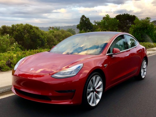 auto elektromobil Tesla Model 3