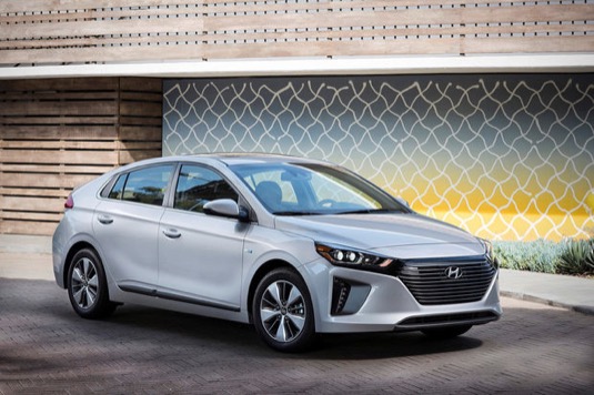 auto Hyundai Ioniq Plug-in hybrid cena