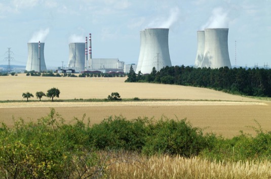 jaderná elektrárna Dukovany patřící společnosti ČEZ