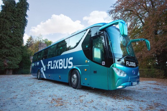Největší evropský poskytovatel dálkové autobusové dopravy více investuje do elektromobility.