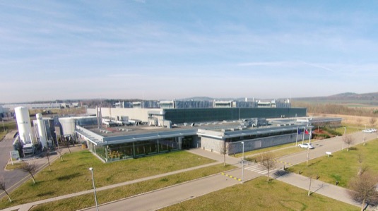V roce 2002 bylo v Praze založeno výzkumné a vývojové centrum Valeo. V roce 2013 byl v Milovicích vytvořen zkušební polygon pro testování senzorů a systémů pro autonomní řízení.