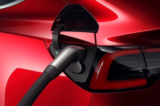 auto elektromobil CCS Combo 2 konektor elektromobilu Tesla Model 3