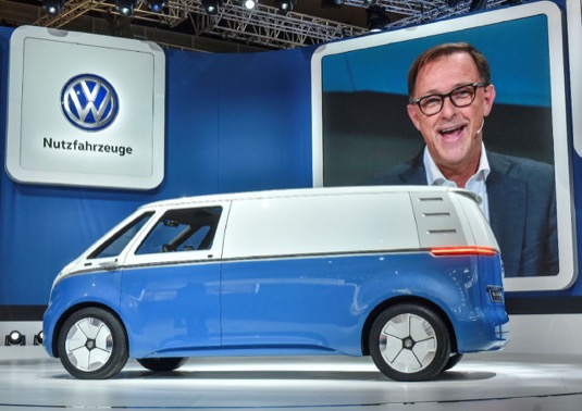 Volkswagen I.D. Buzz Cargo, lehký užitkový vůz s nulovými emisemi, promítá koncept Transporteru do budoucnosti