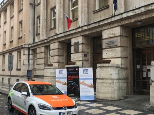 Skupina ČEZ i touto cestou podporuje rozvoj elektrického pohonu v individuální i veřejné dopravě v ČR.