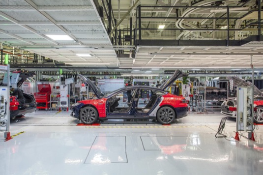 auto elektromobily Tesla výroba továrna Fremont