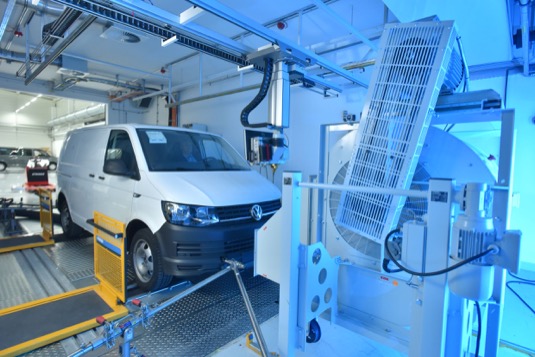 Do nového zařízení v areálu hannoverského výrobního závodu bylo investováno šest milionů eur. Dvě zkušební stanoviště pro testování vozidel podle nové metodiky WLTP. 15 zaměstnanců bude pracovat ve dvousměnném provozu.