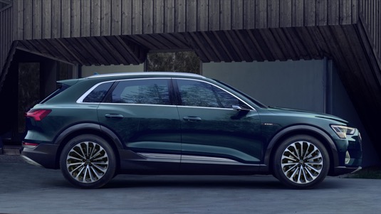 auto elektromobil Audi e-tron