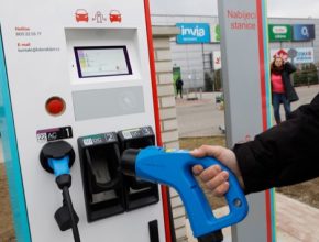 auto elektromobily rychlonabíjecí stanice E.ON Globus ABB