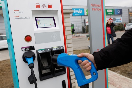auto elektromobily rychlonabíjecí stanice E.ON Globus ABB
