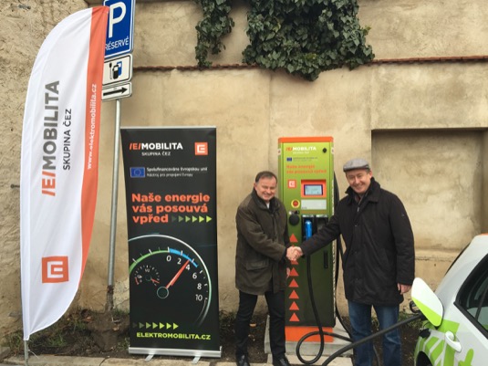 Nově spuštěná rychlodobíjecí stanice je součástí veřejné sítě Elektromobility Skupiny ČEZ, provozovatele nejrozsáhlejší tuzemské infrastruktury pro elektromobily. Ta vzniká i díky evropskému grantu z programu Connecting Europe Facility (CEF).