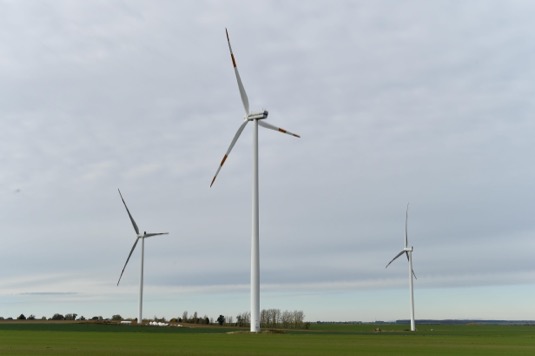 ČEZ vytvořil v Německu společné dponiky s firmami GP Joule a BayWa Wind. Projekty budou soutěžit v systému německých aukcí především v letech 2020 - 2022. Celkový instalovaný výkon těchto elektráren bude záležet právě na výsledku aukcí.