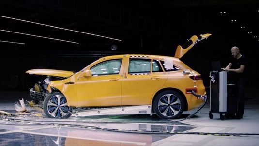 auto elektromobil Mercedes-Benz EQC