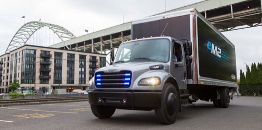 auto elektromobil elektrický náklaďák nákladní auto truck