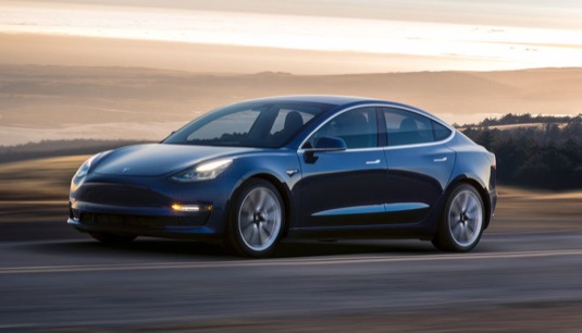 auto elektromobil Tesla Model 3
