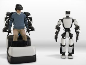 Společnosti DOCOMO a Toyota demonstrovaly svoji novou robotickou technologii při komunikaci mezi výstavním centrem Tokio Big Sight a telekomunikační věží Tokio Skytree v rámci dvoudenní prezentační akce DOCOMO Open House 2018, která proběhla v centru Tokio Big Sight na začátku prosince.