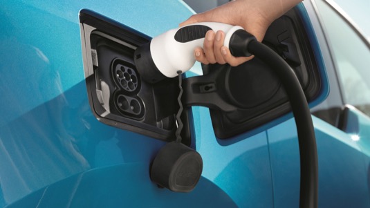 auto elektromobil nabíjení konektor