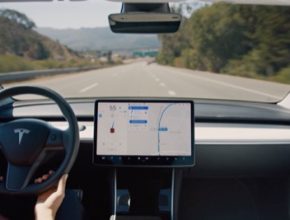 Letošní rok bude v USA, Evropě a pravděpodobně i Asii patřit elektromobilu Tesla Model 3.