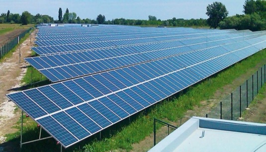 Solek Group od svého založení v roce 2010 realizovala více než desítku projektů v oblasti fotovoltaických elektráren (Česko, Slovensko, Rumunsko a Chile) o celkovém instalovaném výkonu přes 30 MW. Solek Group se v současnosti soustředí na chilský trh, kde má v plánu výstavbu dalších až 250 MW.