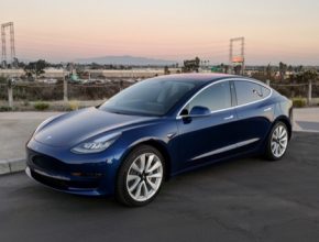 auto elektromobil Tesla Model 23