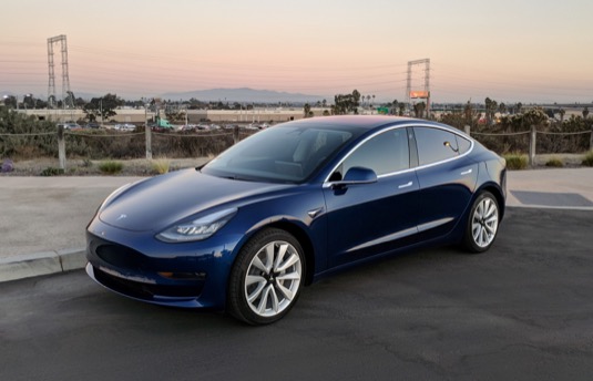 auto elektromobil Tesla Model 23
