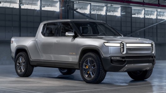 auto elektromobil Rivian R1T pick-up truck