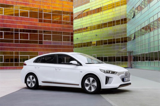 ADAC EcoTest hodnotí Hyundai Ioniq Electric jako nejčistější auto.