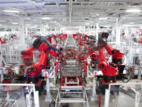auto továrna Tesla Fremont výroba elektromobilů