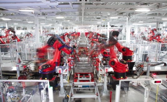 auto továrna Tesla Fremont výroba elektromobilů