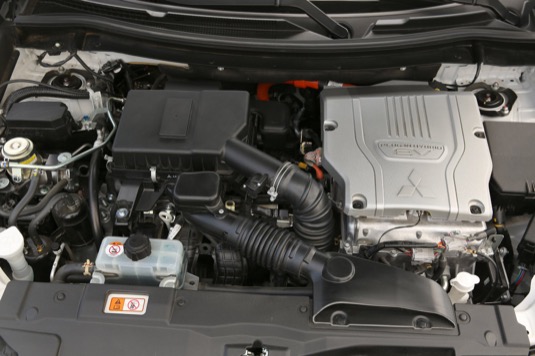 Pohonné ústrojí plug-in hybridu Mitsubishi Outlander PHEV
