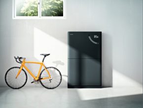 Lithium-iontové úložiště kombinuje inteligentní a bezpečný energetický management s moderním designem.