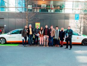 Skupina ČEZ v současnosti provozuje zhruba 140 veřejných dobíjecích stanic pro elektromobily, z toho více než polovinu rychlodobíjecích. Čerpání energie v síti je možné buď pro stálé zákazníky vlastnící unikátní RFID čip nebo okamžitým uhrazením přímé platby za jednorázový odběr.